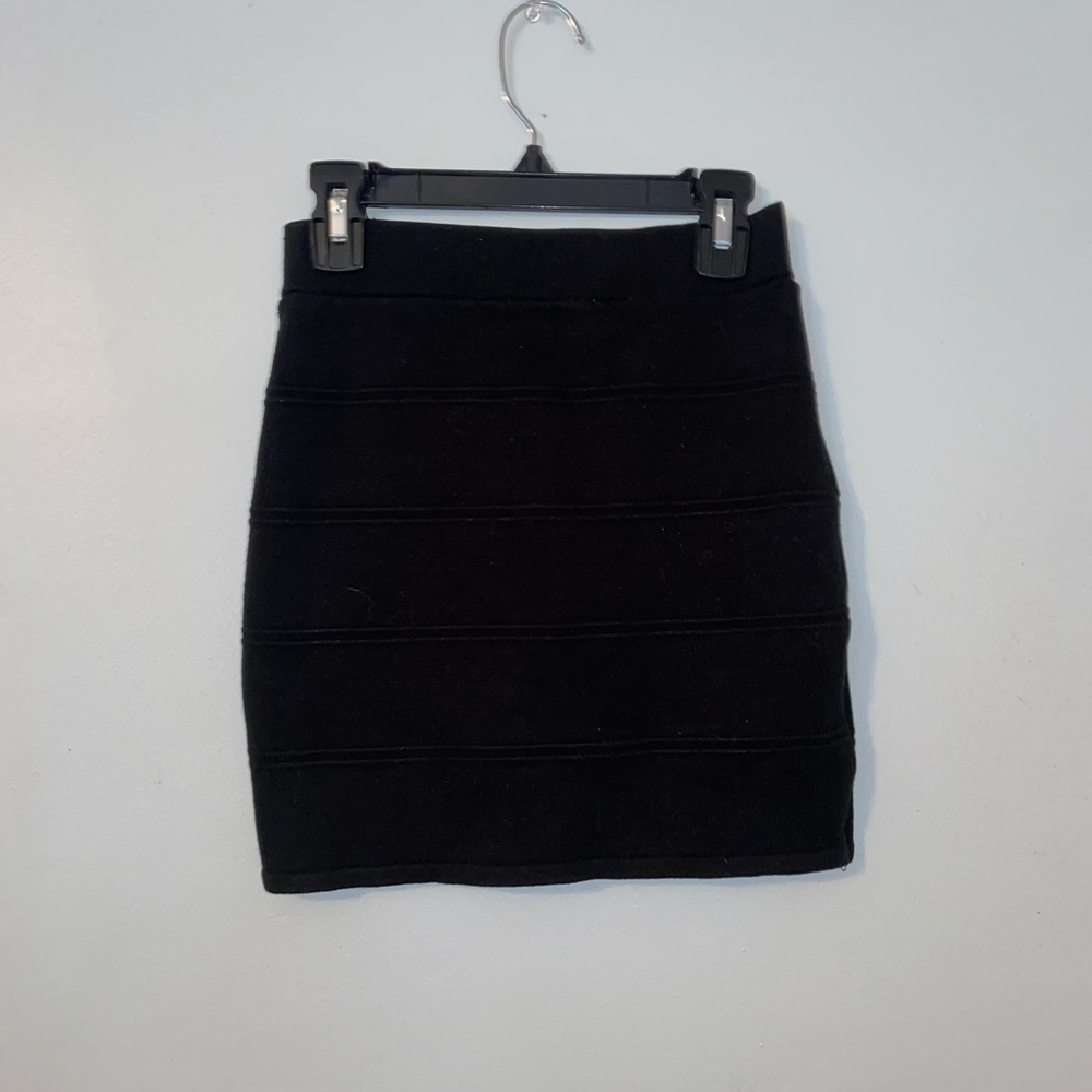 cute black mini skirt🤍